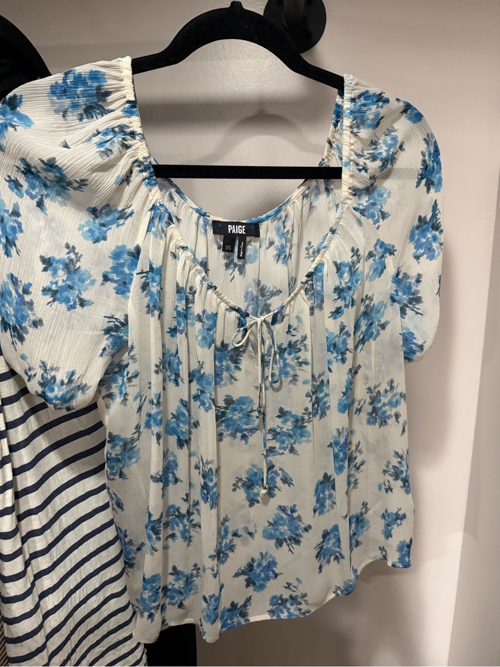 PAIGE Cream Blouse with Blue Floral Print and Tie Neck 100% silk soie